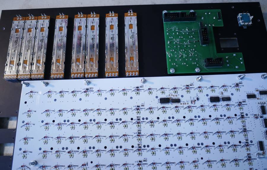 tm4-faders.jpg tm4-faders.jpg