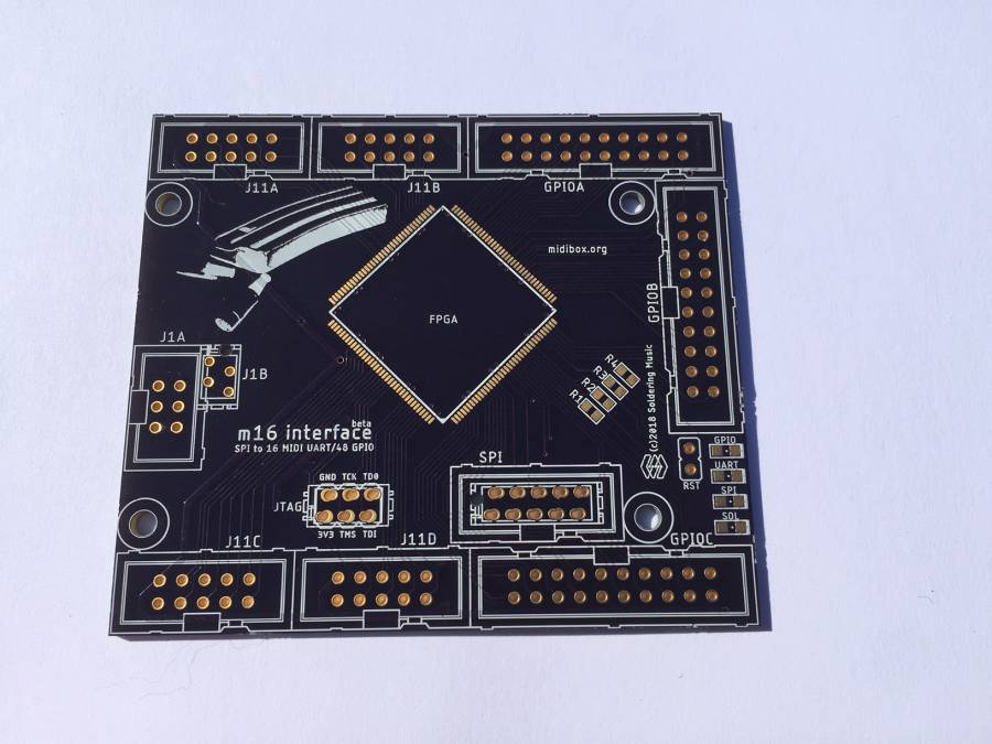 1809_m16_interface_v1.beta_top_real.jpg 1809_m16_interface_v1.beta_top_real.jpg